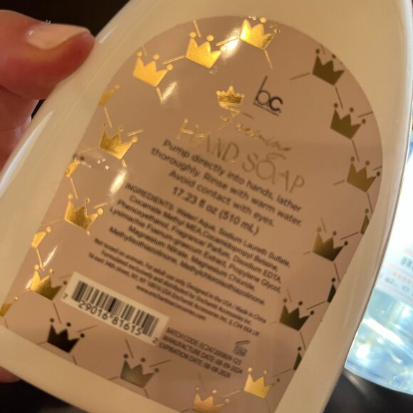 Vanilla Hand Soaps (Vanilla Cinnamon & Warm Vanilla ) (TWO / new / w/a/x) - Picture 16 of 16